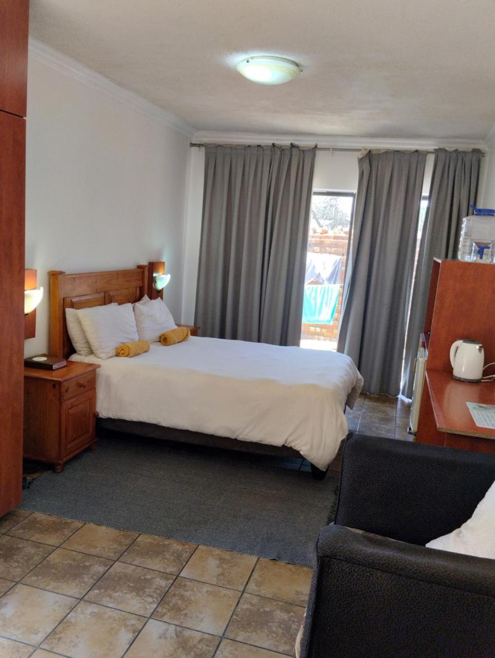 Woodpecker Guesthouse Middelburg  Eksteriør billede